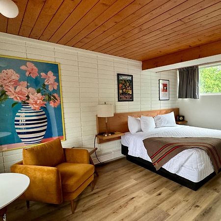 The Sierra Motel Траверс-Сіті Екстер'єр фото