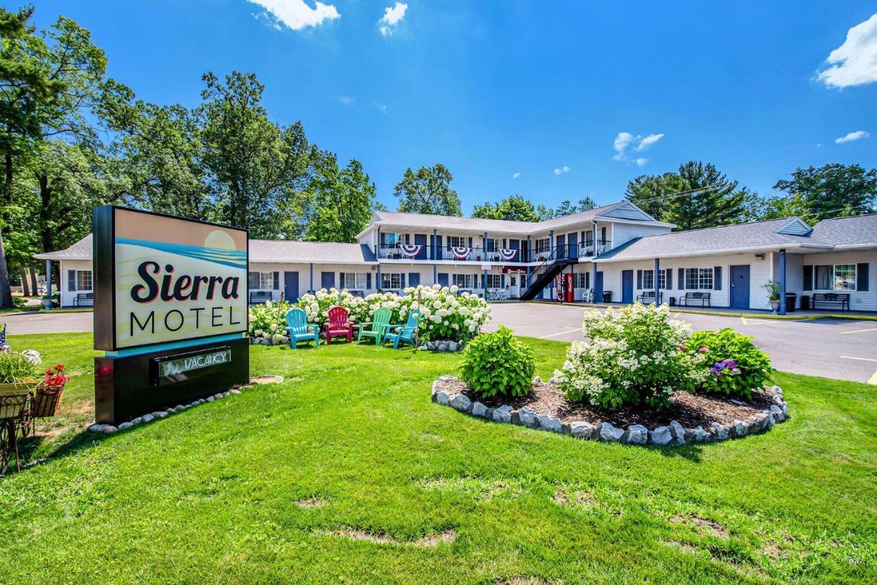 The Sierra Motel Траверс-Сіті Екстер'єр фото