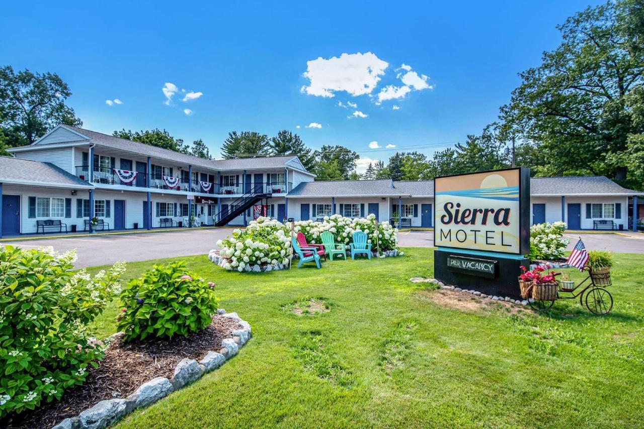 The Sierra Motel Траверс-Сіті Екстер'єр фото