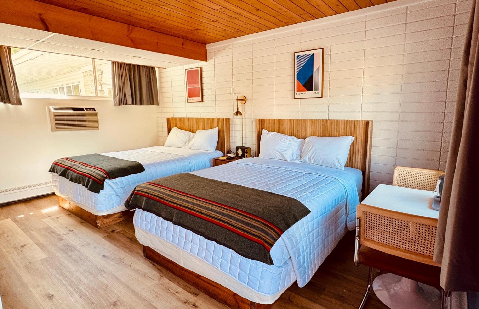 The Sierra Motel Траверс-Сіті Екстер'єр фото